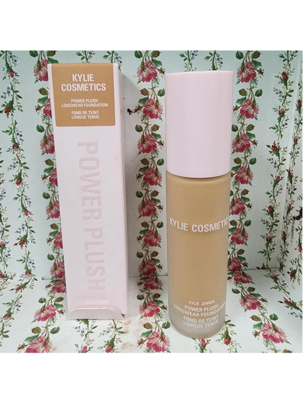 Kylie Cosmetics Power Plush Longwear Foundation in shade 5N #kylie #foundation